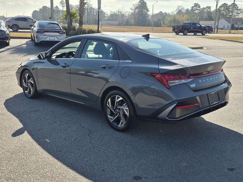 Used 2025 Hyundai Elantra SEL image 5