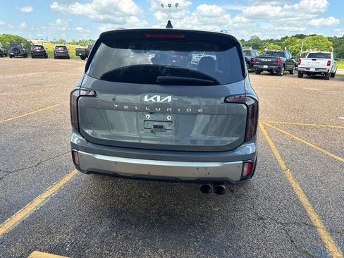 Used 2023 Kia Telluride EX w/ EX Captain's Chair Package FWD image 6