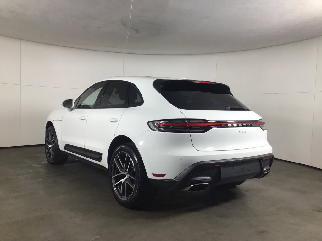 Certified 2026 Porsche Macan AWD/4WD image 3