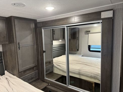 Used 2022 Ford E-450 and Econoline 450 Super Duty w/ Motorhome Prep Package image 79