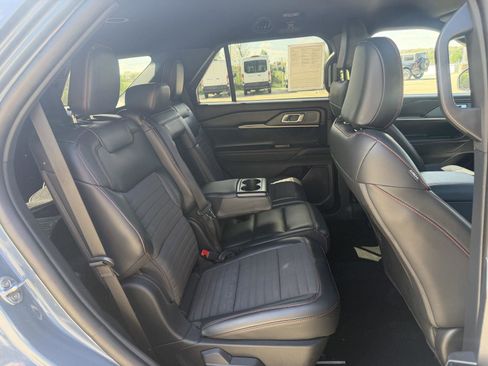 Used 2025 Ford Explorer ST-Line w/ ST-Line Street Pack AWD/4WD image 30
