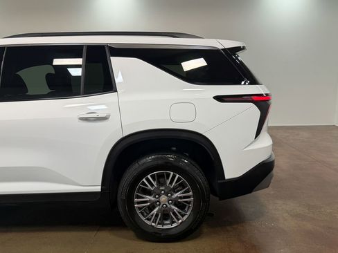 Used 2026 Chevrolet Traverse LT AWD/4WD image 35