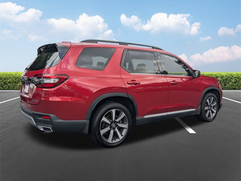 Used 2025 Honda Pilot Touring image 5