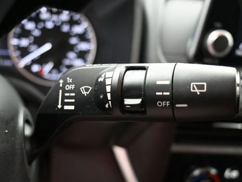 Used 2025 Nissan Rogue SV AWD/4WD image 32