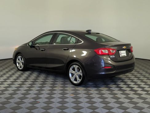 Used 2017 Chevrolet Cruze Premier FWD image 4