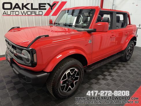 Used 2023 Ford Bronco Outer Banks AWD/4WD image 1
