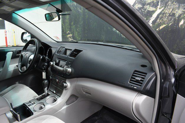 Used 2011 Toyota Highlander 4WD w/ Tech Pkg image 24