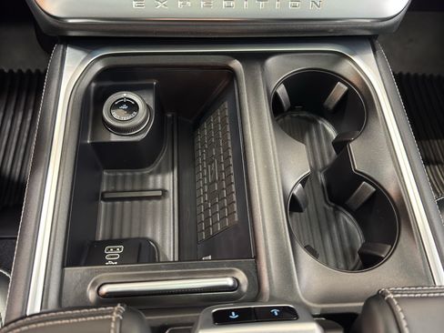 Used 2025 Ford Expedition Platinum w/ Stealth Performance Package AWD/4WD image 37