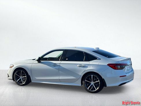 Used 2024 Honda Civic Touring image 4