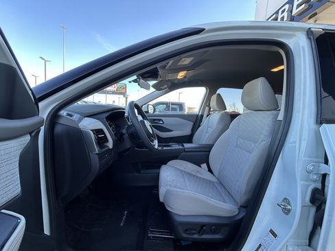 Used 2021 Nissan Rogue SV image 7