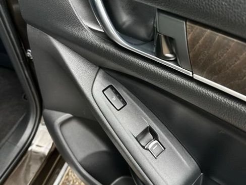 Used 2018 Honda Accord Touring image 17