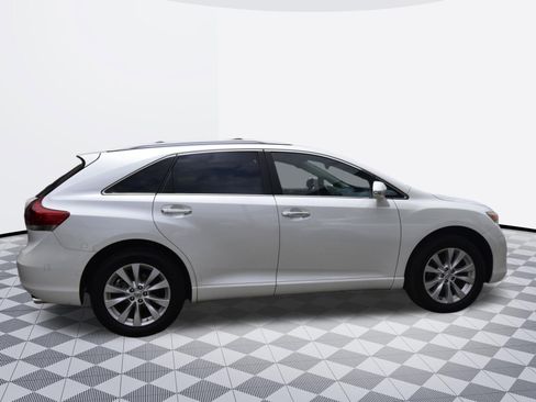 Used 2013 Toyota Venza XLE FWD image 2
