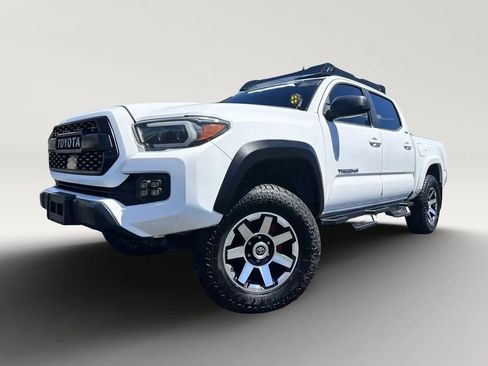 Used 2018 Toyota Tacoma SR5 RWD image 3