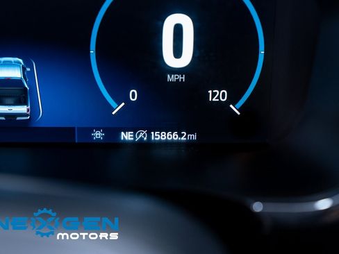 Used 2023 Ford F150 Lariat w/ Trailer Tow Package image 9