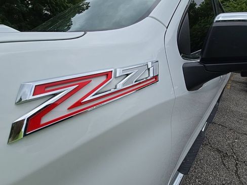Used 2022 Chevrolet Silverado 1500 LTZ w/ LTZ Premium Package AWD/4WD image 15