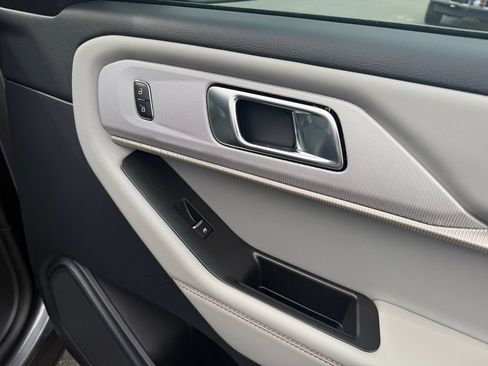 New 2025 Ford Explorer Active w/ Active Comfort Package RWD image 31