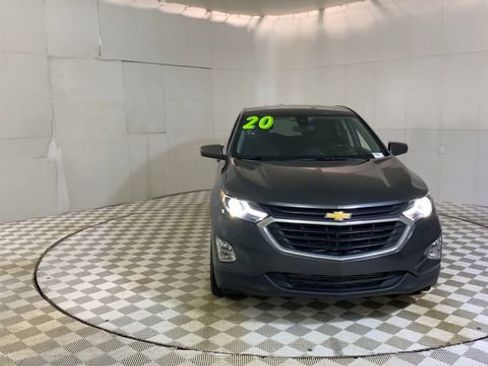 Used 2020 Chevrolet Equinox LT w/ Driver Convenience Package image 3