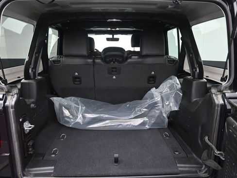 Used 2021 Jeep Wrangler Unlimited Sahara AWD/4WD image 27