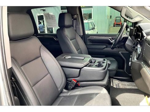 Used 2025 Chevrolet Silverado 3500 LTZ AWD/4WD image 8