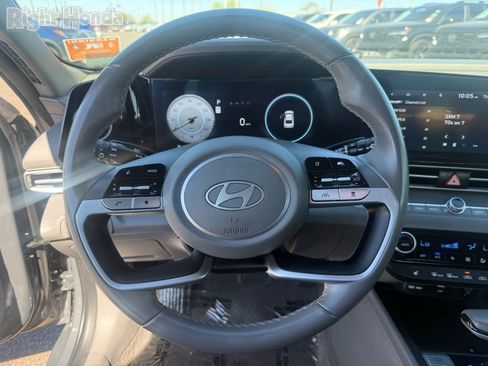 Used 2025 Hyundai Elantra SEL image 16