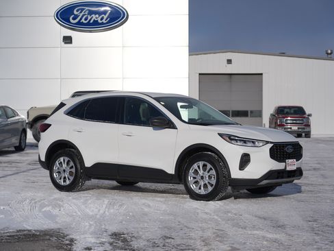 Used 2023 Ford Escape Active image 2