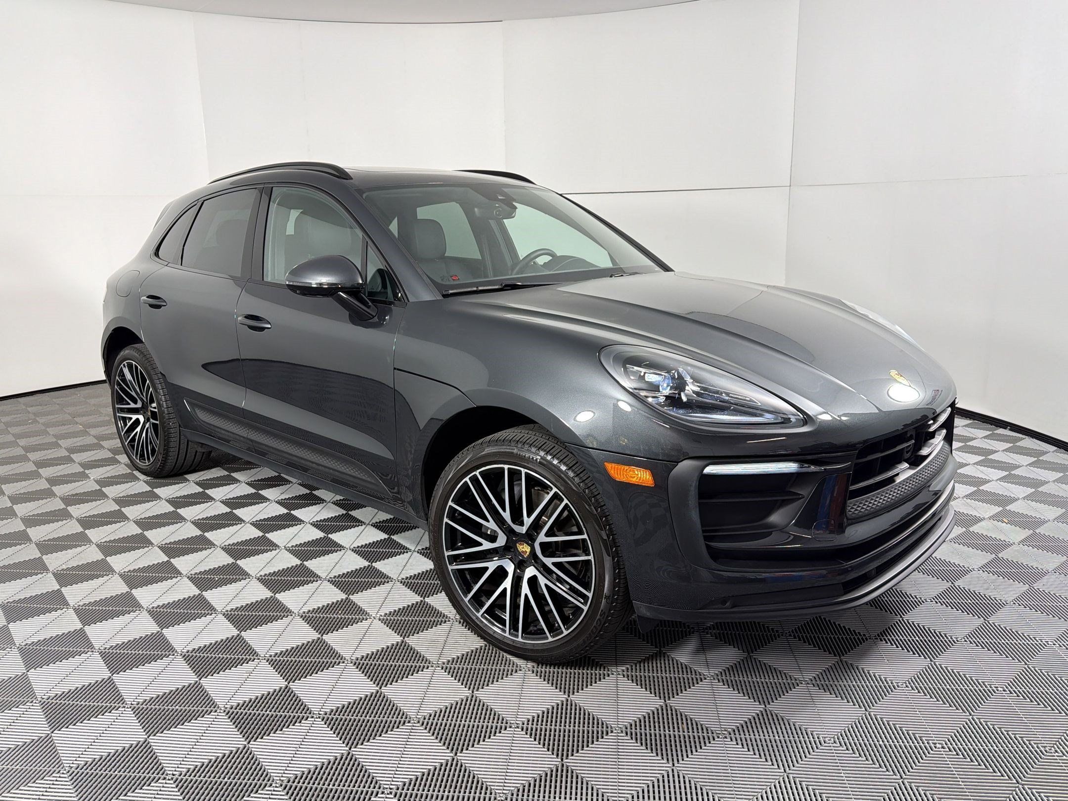 Certified 2026 Porsche Macan AWD/4WD image 7