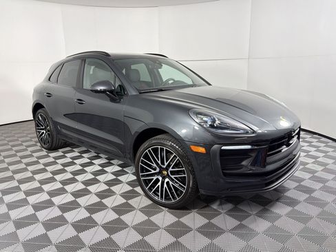 Certified 2026 Porsche Macan AWD/4WD image 7