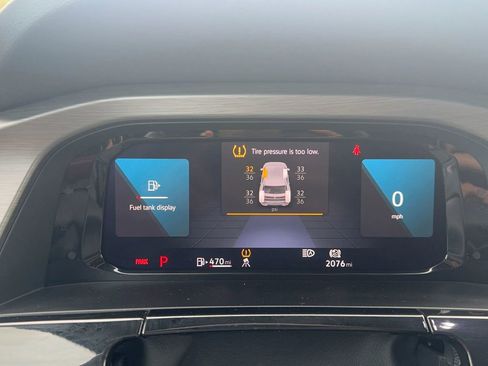 Used 2025 Volkswagen Atlas Cross Sport SE image 11