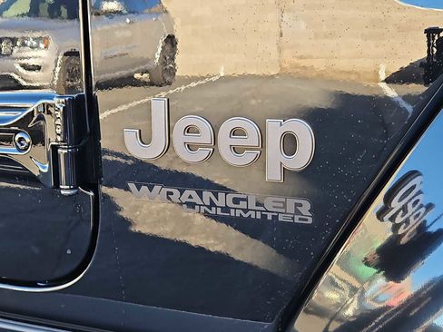 Used 2022 Jeep Wrangler Unlimited Rubicon w/ Trailer Tow Package image 12