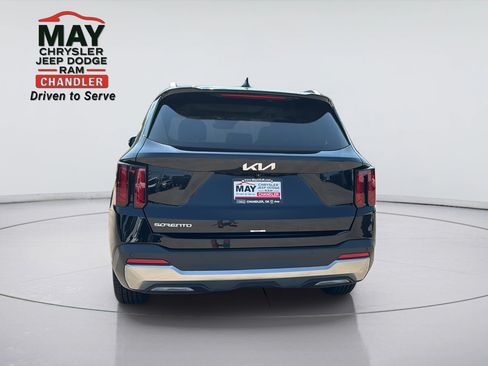 Used 2025 Kia Sorento S w/ Panoramic Sunroof Package FWD image 6