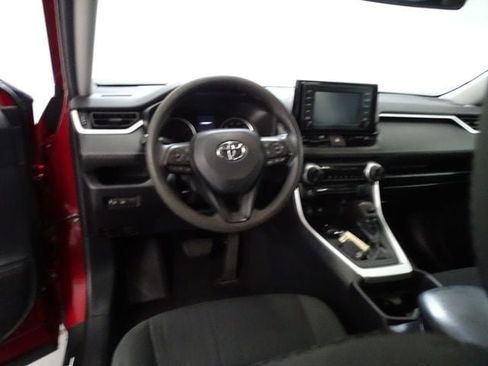 Used 2019 Toyota RAV4 LE image 4