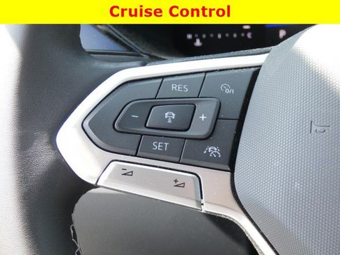Used 2024 Volkswagen Taos SE FWD image 25