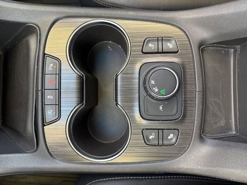 Used 2020 GMC Acadia SLT image 18