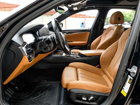 Used 2021 BMW 530i w/ Convenience Package RWD image 4