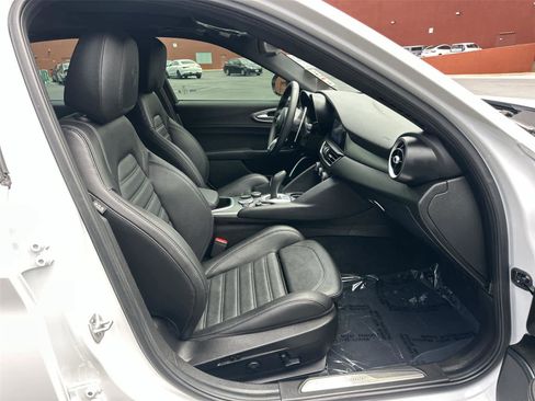 Used 2023 Alfa Romeo Giulia Veloce RWD image 15