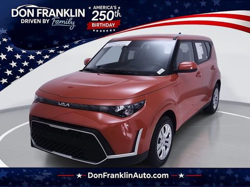 Used 2025 Kia Soul LX FWD image 1
