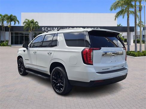 Used 2023 GMC Yukon SLT w/ SLT Premium Package image 5