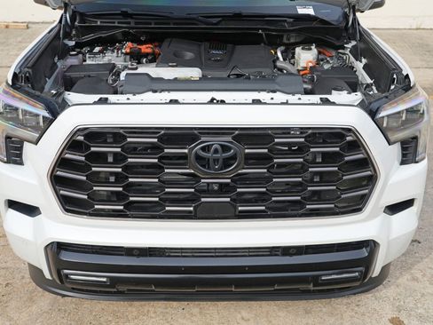 Used 2024 Toyota Sequoia Platinum AWD/4WD image 8