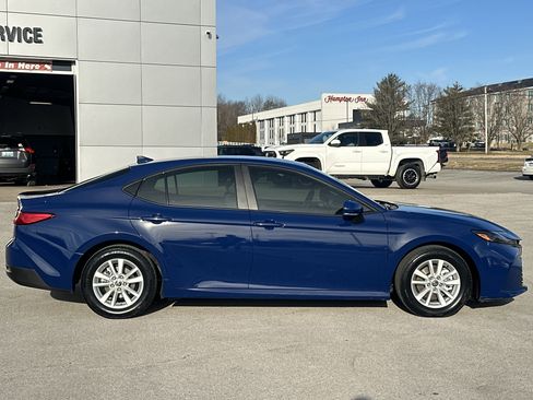 Used 2025 Toyota Camry LE image 4
