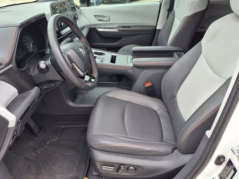 Used 2023 Toyota Sienna XSE image 13