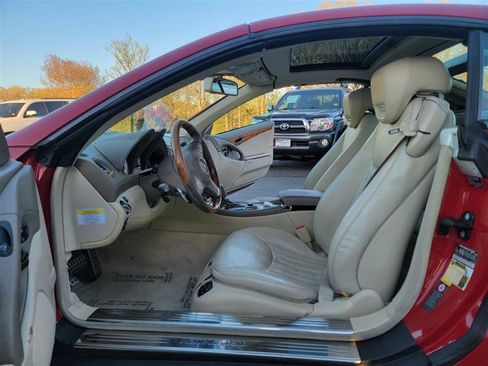 Used 2011 Mercedes-Benz SL 550 image 18
