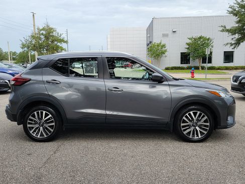 Certified 2022 Nissan Kicks SV FWD image 4