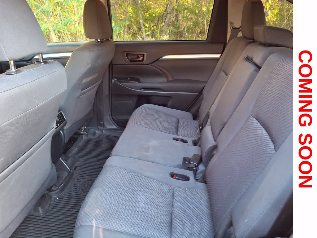 Used 2018 Toyota Highlander LE AWD/4WD image 10
