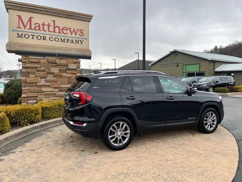 Used 2024 GMC Terrain SLT AWD/4WD image 5