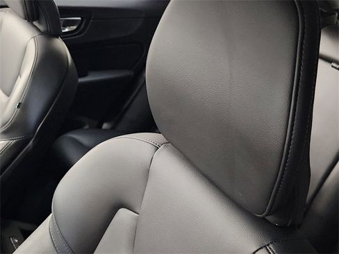 Used 2025 Volvo XC60 B5 Core image 15