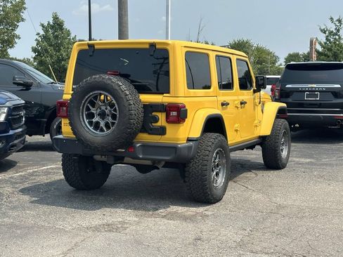 Used 2019 Jeep Wrangler Unlimited Sahara w/ Uconnect 4C Nav & Sound Group AWD/4WD image 4