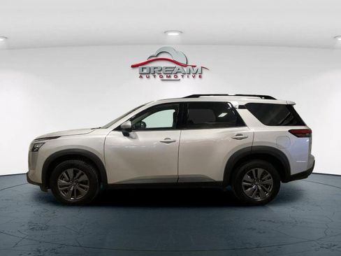 Used 2024 Nissan Pathfinder SV AWD/4WD image 16