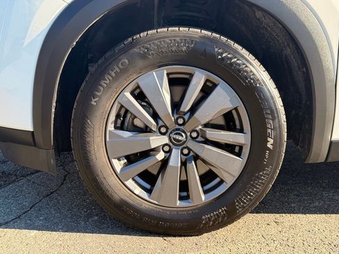 Used 2025 Nissan Pathfinder SV image 10