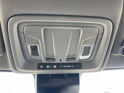 Used 2024 Chevrolet Silverado 2500 Custom w/ Custom Value Package image 27