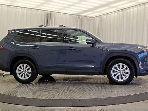Used 2024 Toyota Grand Highlander AWD image 6